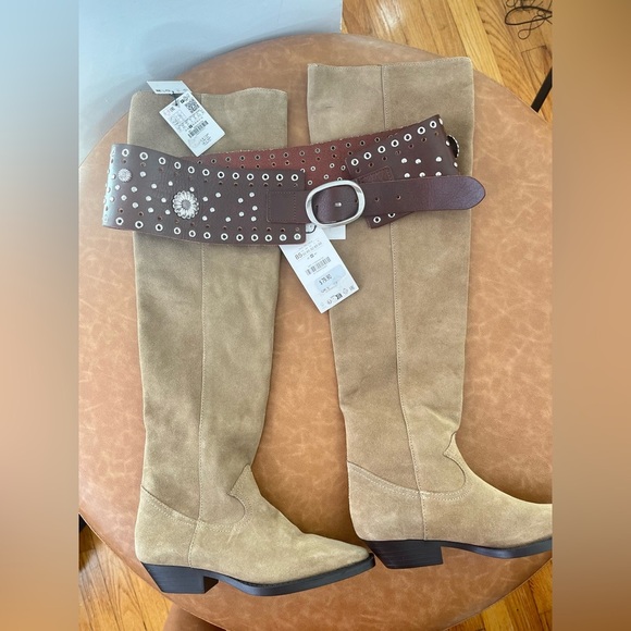 NWT ZARA 100% COW Leather COWBOY BOOTS SIZE USA 6.5 and EUR 37
🚨FIRM PRICE - Picture 10 of 15